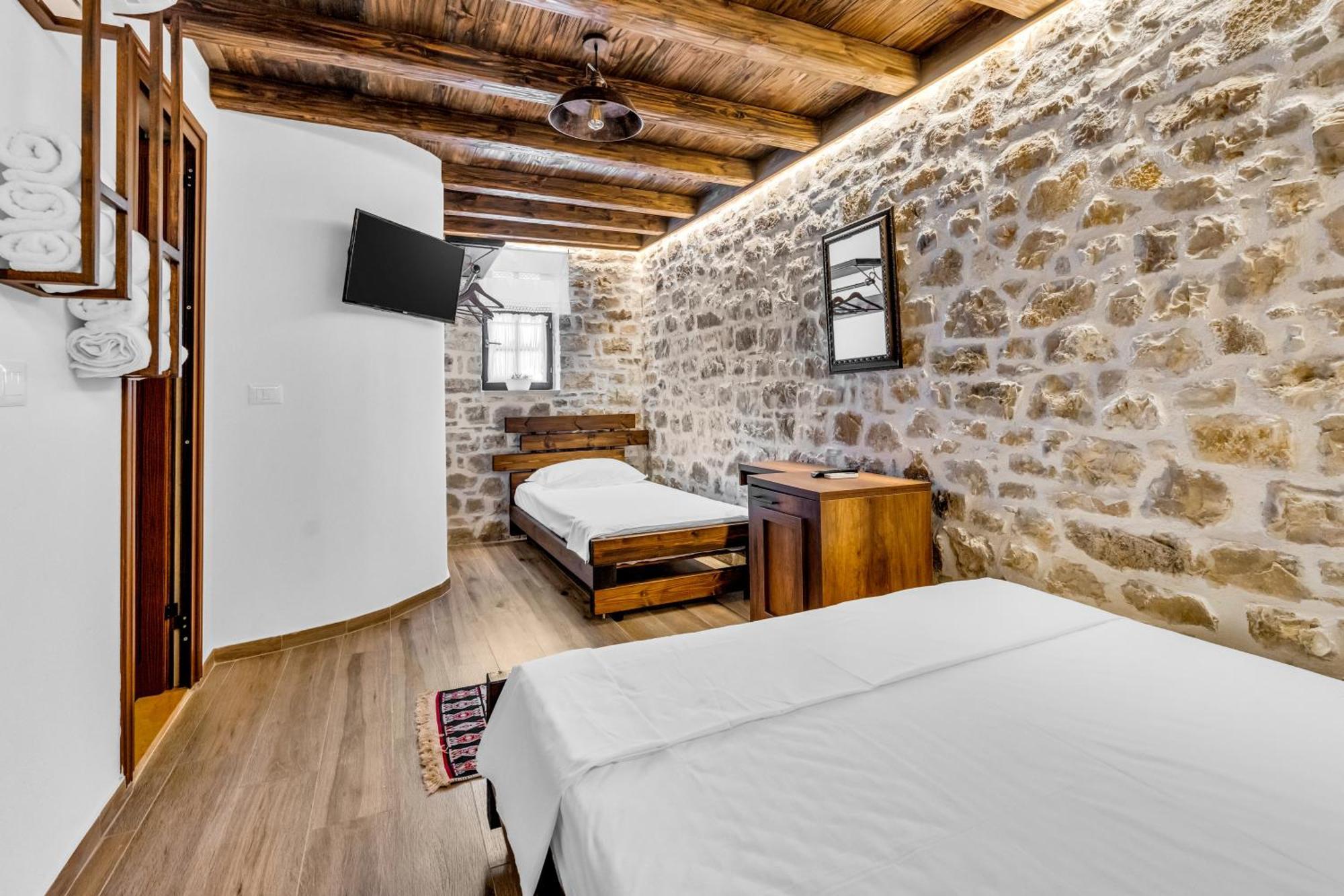 Hotel Bohem Берат Екстер'єр фото
