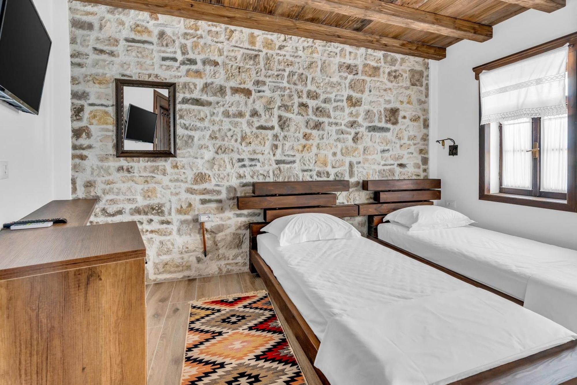 Hotel Bohem Берат Екстер'єр фото