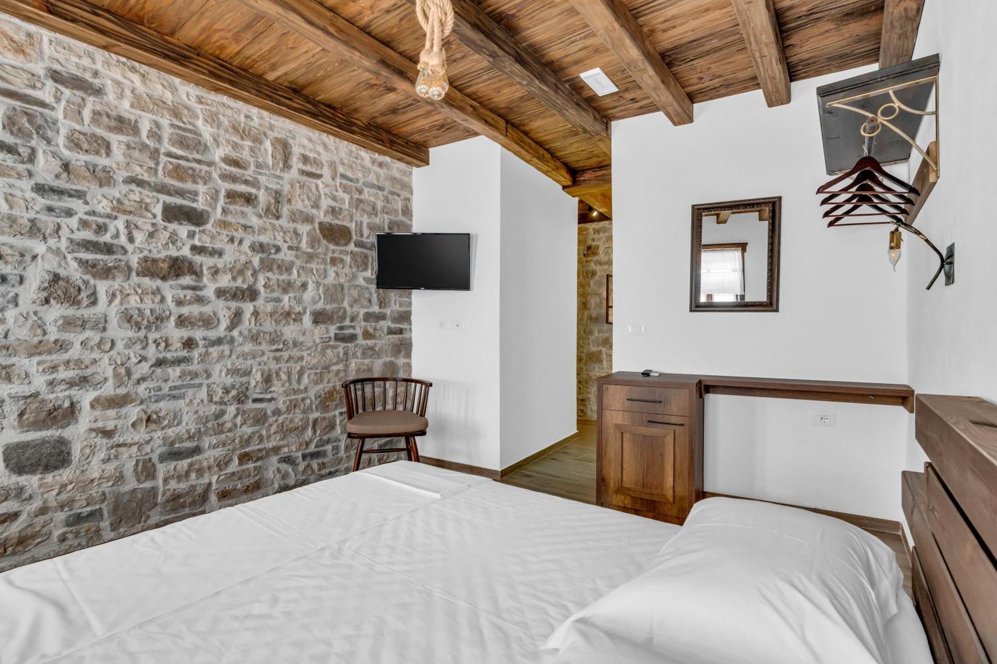 Hotel Bohem Берат Екстер'єр фото