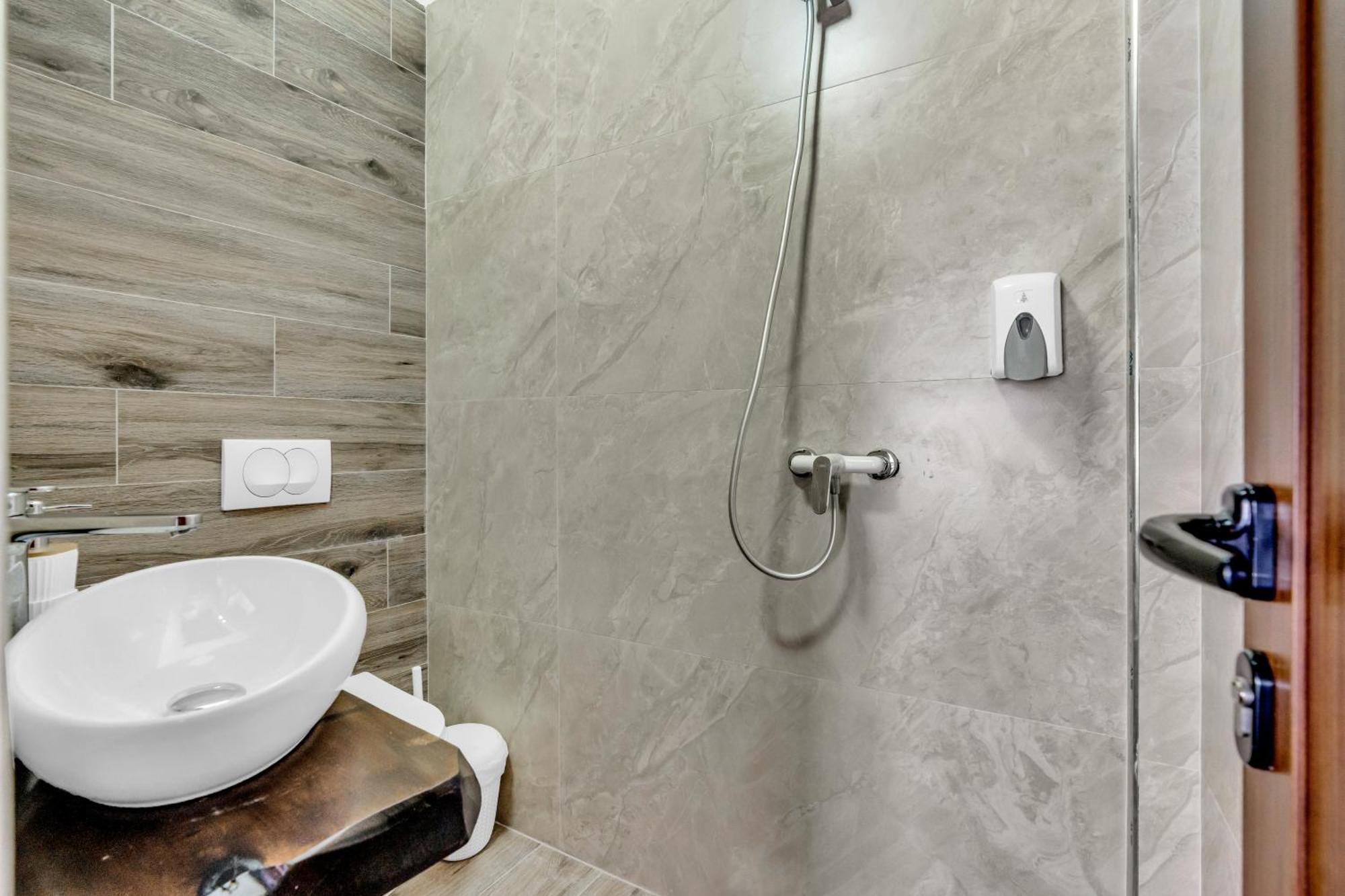 Hotel Bohem Берат Екстер'єр фото